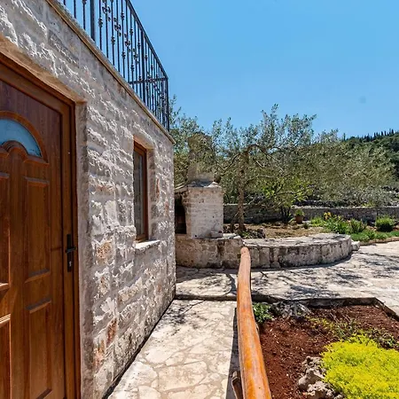 Feriehus Amazing In Koricenica With House Sea View